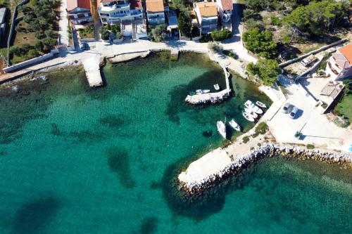  Apartments by the sea Kukljica, Ugljan - 8293 in Kukljica