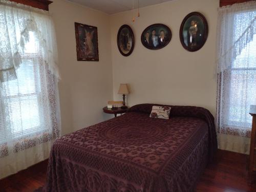 Quiet full-size bed close to town 420 friendly - Accommodation - Trinidad