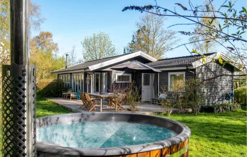  Stunning Home In Fllenslev With Wifi And 3 Bedrooms, Pension in Føllenslev