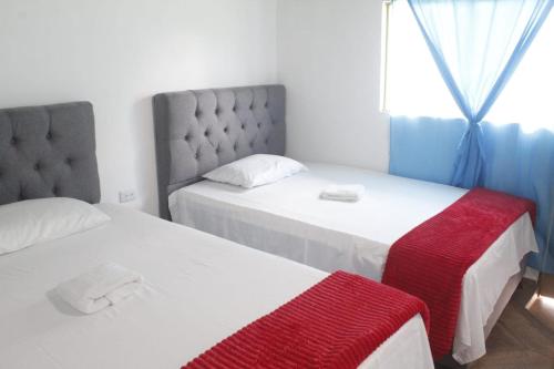 2 twin beds
