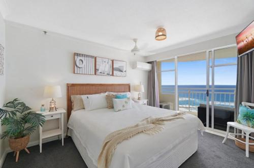 Apartment with Sea View image 2