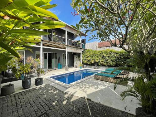 3 Bedroom with private pool Seminyak near Beach&lafavela