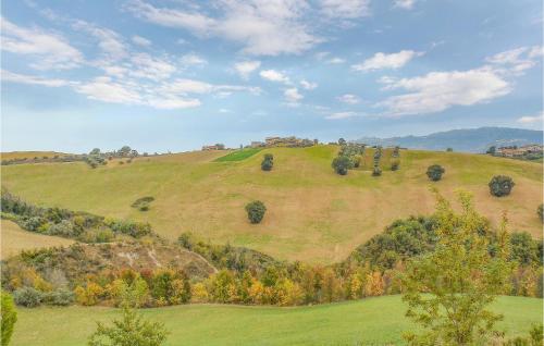 Beautiful Home In Teramo With 9 Bedrooms, Wifi And Jacuzzi