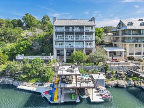 Luxury Lake Marble Falls House with Swimming Pool Hot Tub and private boat slip in Marble Falls, USA