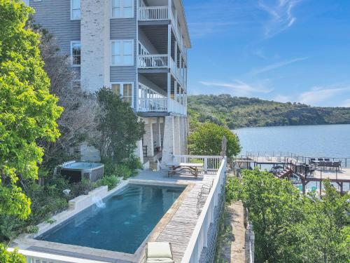 Luxury Lake Marble Falls House with Swimming Pool Hot Tub and private boat slip in Marble Falls, USA