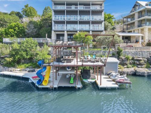 Luxury Lake Marble Falls House with Swimming Pool Hot Tub and private boat slip in Marble Falls, USA