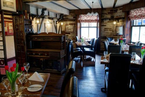 The Old White Lion Hotel - صورة 5