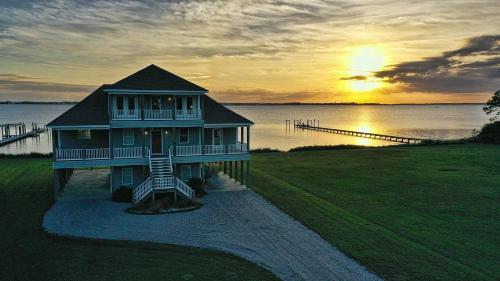 Dolphin Lookout home