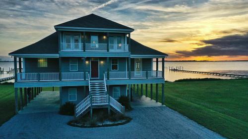 Dolphin Lookout home