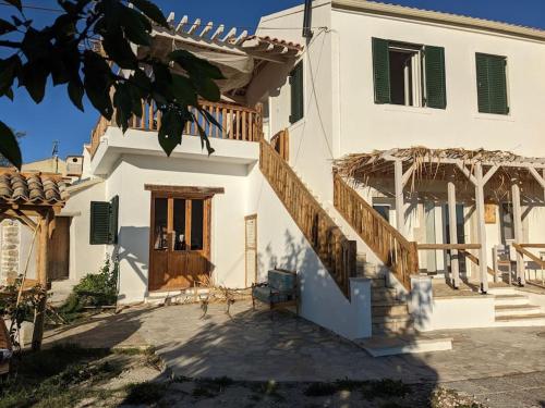 Renovated 2-bedroom Villa in Traditional Village