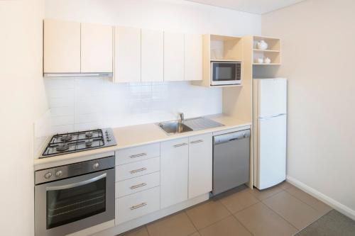 Kitchen, Mantra Castle Hill Sydney in Hills District