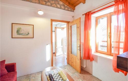 2 Bedroom Lovely Home In Zorzoi