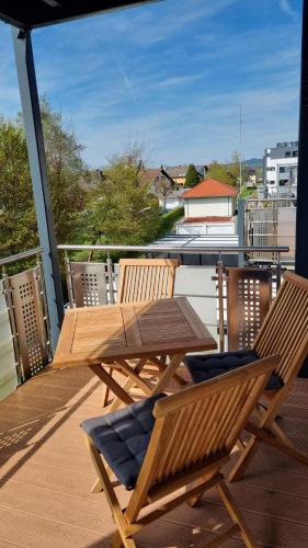 Faciliteiten, FAIRflats: Küche, Balkon, Arbeitsplatz, Aufzug (FAIRflats: Kuche, Balkon, Arbeitsplatz, Aufzug) in Hufingen