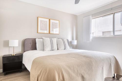 Valley Village 2BR w Pool BBQ nr Ventura Blvd LAX-513 in Los Angeles, USA