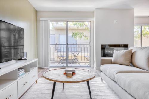 Encino 1br w wd pool gym nr Ventura Blvd LAX-947 in Los Angeles, USA