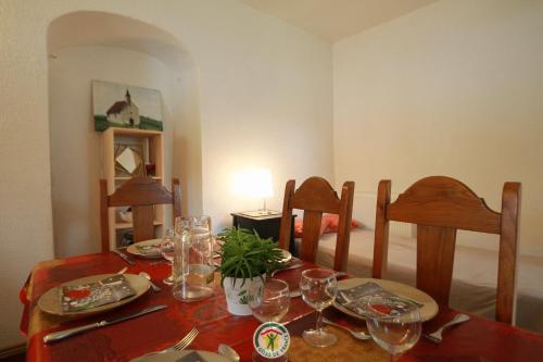 Létesítmények, Gîte site médiéval 6 personnes (Gîte De France 2*) (Gite site medieval 6 personnes (Gite De France 2*)) in Flacheres (Rhone-Alpes)