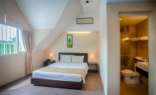 Standard Family private bathroom