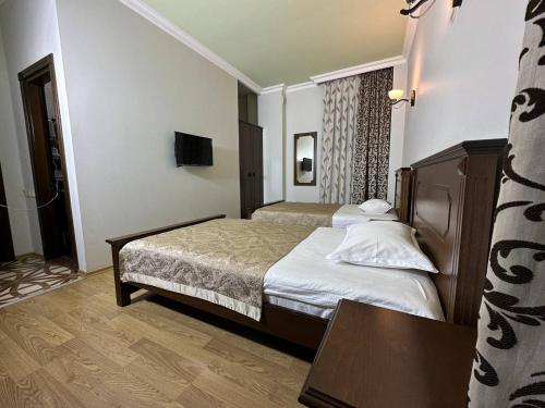 Eiffel Hotel – Batumi, IL