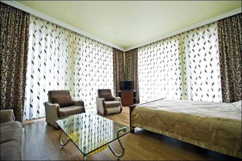 Eiffel Hotel – Batumi, IL