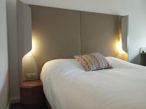 Double Room image 1