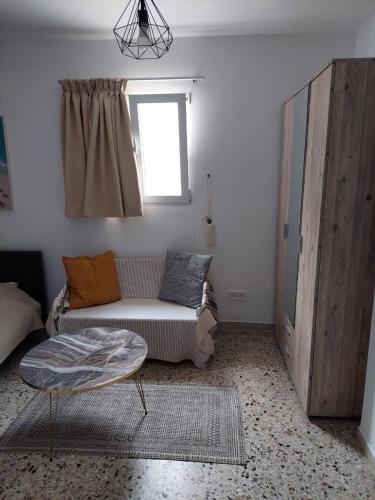 Explore Greece from Cozy City Centre Apartment