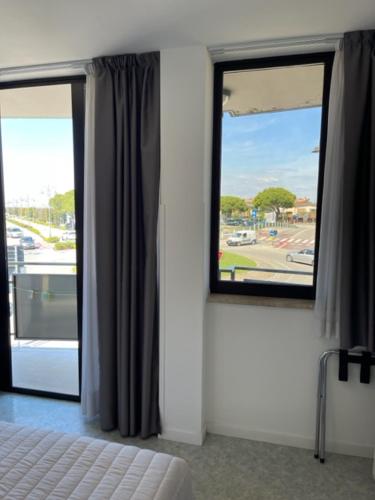 Double Room with Balcony image 9