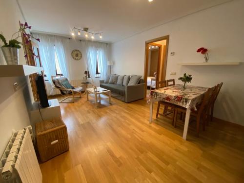  Apartamentos Alfonso XIII, Ferienwohnung in La Granja de San Ildefonso