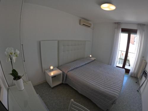 Economy Double Room image 8