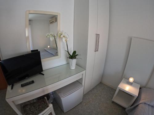 Economy Double Room image 1