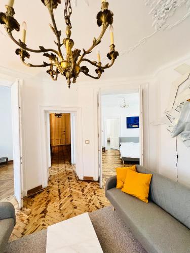 sada art gallery apartment - Tap to explore photos