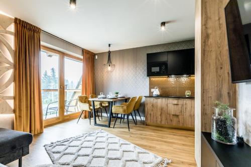 Apartment with Mountain View