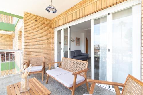 Erkély/terasz, Global Vacacional, Apartamento con terraza y piscina a un paso de la playa in Canet d'En Berenguer