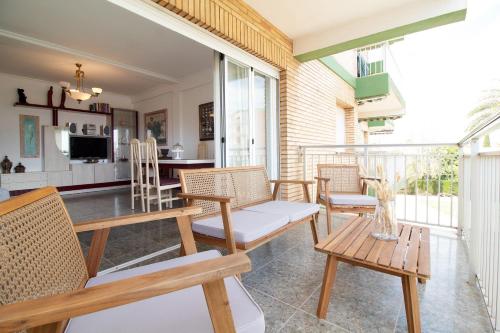 Erkély/terasz, Global Vacacional, Apartamento con terraza y piscina a un paso de la playa in Canet d'En Berenguer