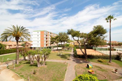 Global Vacacional, Apartamento con terraza y piscina a un paso de la playa in Canet d'En Berenguer
