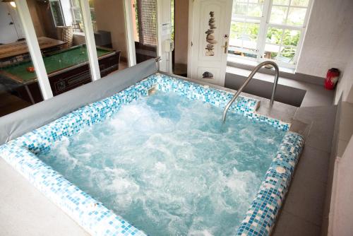Kümblustünn, Casa de Piñeiro y SPA Opcional con coste extra (Casa de Pineiro y SPA Opcional con coste extra) in Oroso