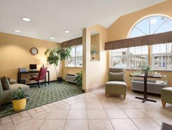 Előcsarnok, Days Inn & Suites by Wyndham Lafayette IN in Lafayette (Indiana)