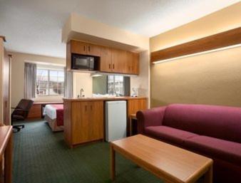 Days Inn & Suites by Wyndham Lafayette IN