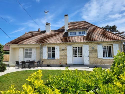 Maison Familiale, Plage à 250m, Calme, Jardin, Terrasse, WIFI - FR-1-465-75