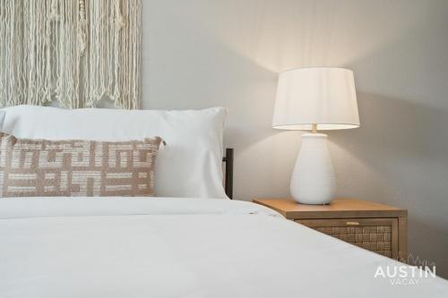 Close to it All in West Campus 2BR w Free Parking in Austin, USA