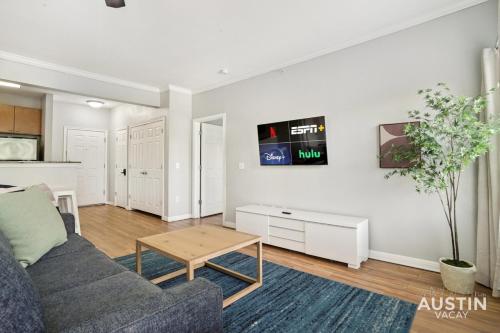 Close to it All in West Campus 2BR w Free Parking in Austin, USA