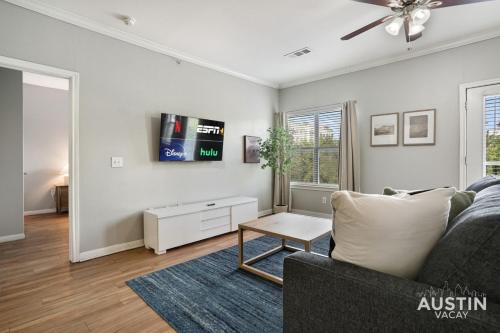 Close to it All in West Campus 2BR w Free Parking in Austin, USA