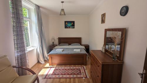 1 queen bed