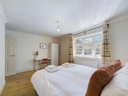 Duplex Redhill town centre Apt by Livingo Stays 2