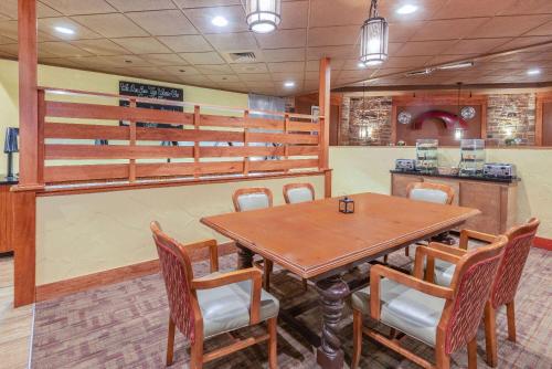 อาหารและเครื่องดื่ม, วินด์แฮม การ์เดน ยอร์ก (Wyndham Garden York) in ยอร์ก (PA)