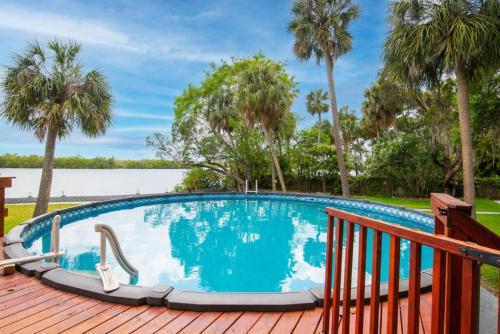 Waterfront Paradise on Tampa Bay with Pool in Riverview, USA
