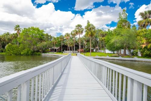 Tampa Bay Getaway with Pool in Riverview, USA