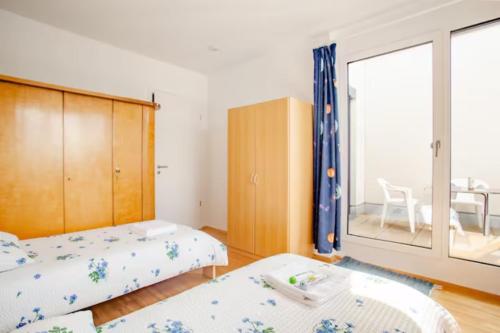 Beautiful room with balcony direction to Messe