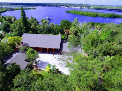 Stunning Tampa Bay Waterfront House with Pool & Boat