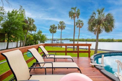 Stunning Tampa Bay Waterfront House with Pool & Boat