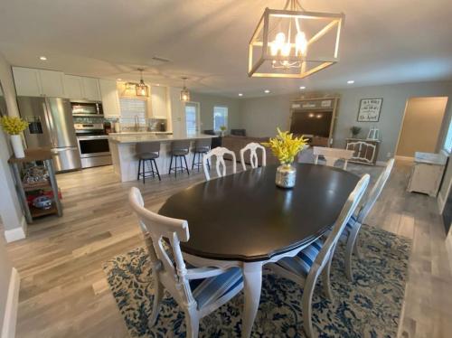 3 bedroom 2 bath with hot tub, game room and boat slip in Crystal River, USA
